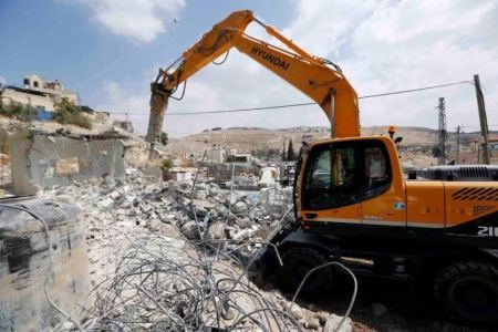 الاحتلال يهدم منزلا في رنتيس قرب رام الله