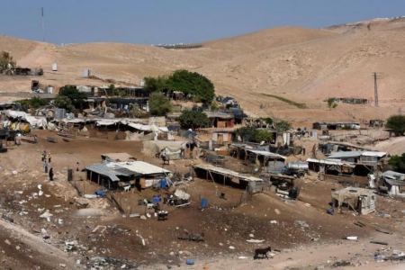 تواصل الاعتصام المفتوح في قرية الخان الأحمر المهددة بالهدم