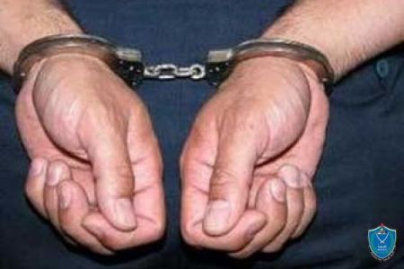الشرطة تلقي القبض على شخص بحوزته مادة يشتبه انها مخدرة في جنين