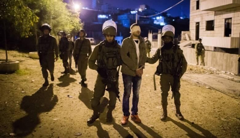 اعتقالات ومصادرة أسلحة وأموال في الضفة