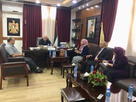  محافظ جنين يطلع على نشاطات مديرية ثقافة جنين