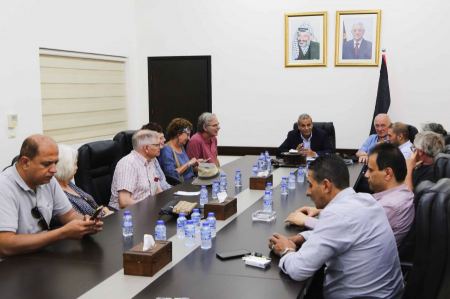 قلقيلية : المحافظ يطلع وفدا فرنسيا على واقع المحافظة