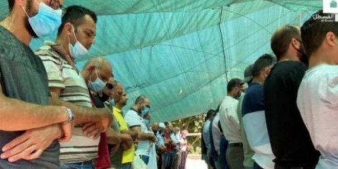 للجمعة الثالثة.. مقدسيون يؤدون الصلاة في خيمة الاعتصام بسلوان تنديدا بسياسة هدم المنازل