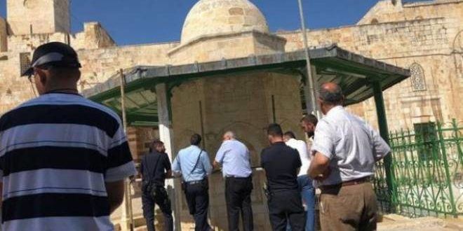  الاحتلال يبعد أربعة موظفي أوقاف عن المسجد الأقصى