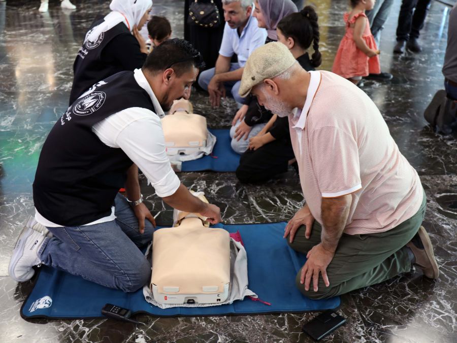  مركز القلب في الجامعة العربية الأمريكية ينظم تدريبا توعويا في مجمع لاكاسا التجاري برام الله