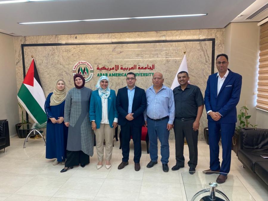  وفد من وزارة التعليم العالي والبحث العلمي يزور الجامعة العربية الأمريكية