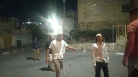 إصابة شاب في هجوم للمستوطنين على "تل الرميدة" وسط الخليل