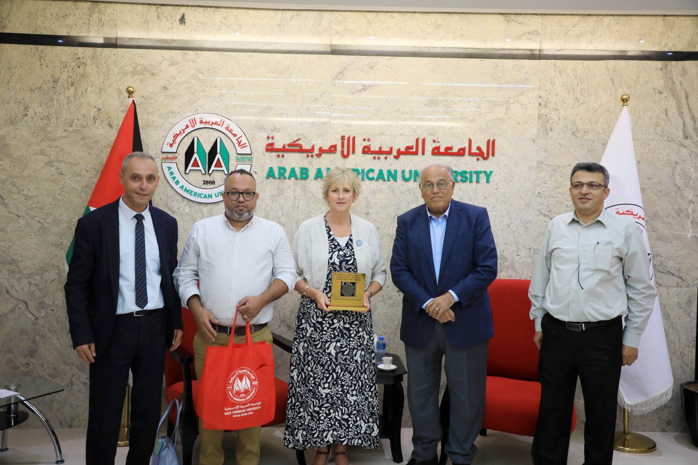 وفد من الاتحاد العالمي للعلاج الوظيفي يزور الجامعة العربية الامريكية للاطلاع على مختبراتها الطبية