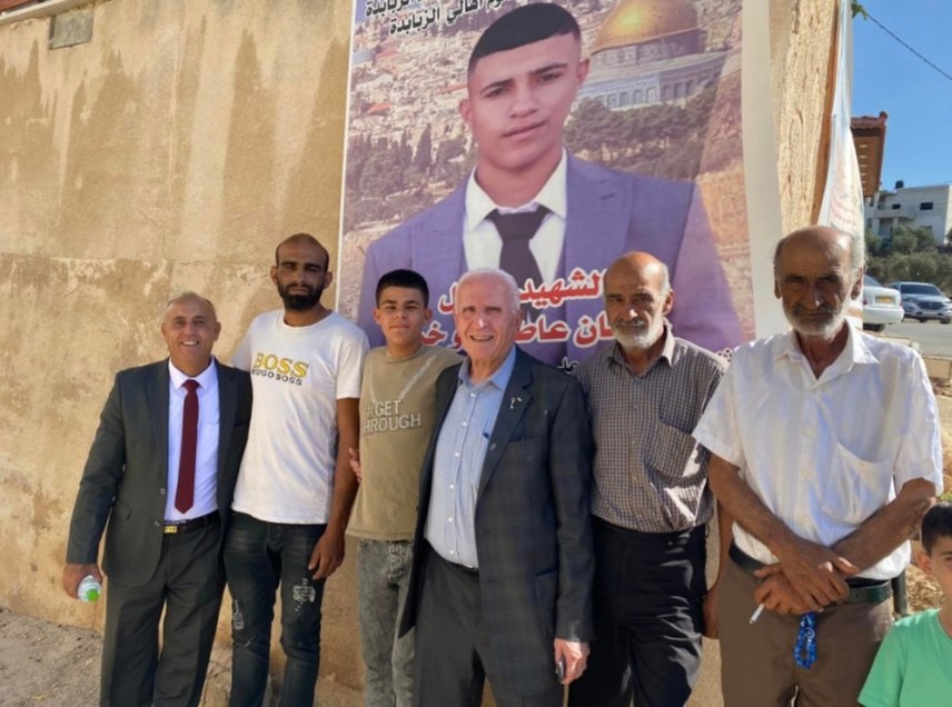 جنين: الأحمد يقدم واجب العزاء بالشهيدين أبو خرج وأبو بكر