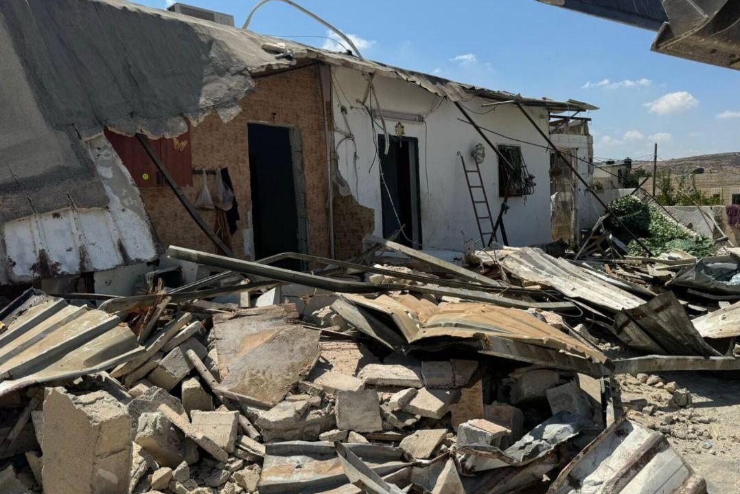 الاحتلال يجبر مواطنا على هدم منزله ذاتيا في القدس