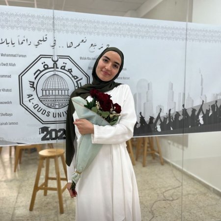 طالبة الهندسة المعمارية في جامعة القدس زينب جاموس تفوز في المسابقة العالمية لإحياء القرى المهجرة عن مشروع قرية المزار