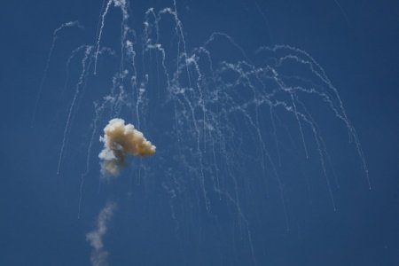 إذاعة الجيش الإسرائيلي: عشرات الانفجارات بصفد شمالي إسرائيل