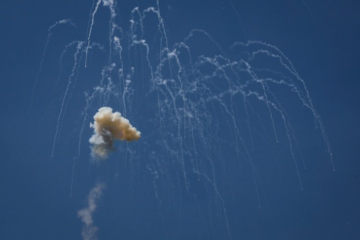 إذاعة الجيش الإسرائيلي: عشرات الانفجارات بصفد شمالي إسرائيل