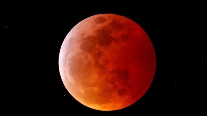 خسوف كلي للقمر في سماء فلسطين غدا الأحد