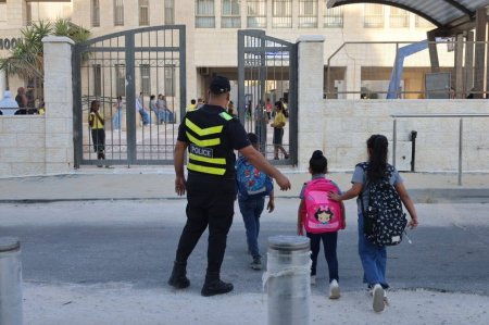 في اليوم الأول لبدء العام الدراسي 2025/2026.. انتشار شرطي واسع لتأمين انطلاقة العام الدراسي الجديد