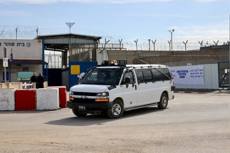 الاحتلال يفرج عن 16 اسيرا من قطاع غزة