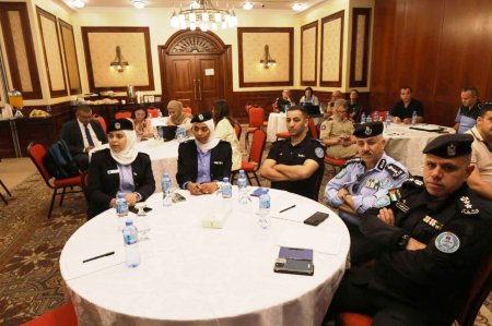 الشرطة تشارك في إنطلاق أعمال ورش العمل "بناء الجسور" في أريحا