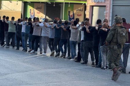 قوات الاحتلال تشن حملة اعتقالات بالعشرات في مدينة طولكرم