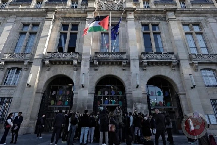 فرنسا: رفع العلم الفلسطيني على واجهة مبنى بلدية 