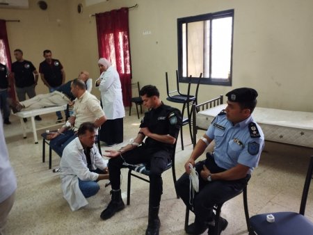 الشرطة تشارك في حملة تبرع بالدم لصالح مستشفى ثابت ثابت في طولكرم