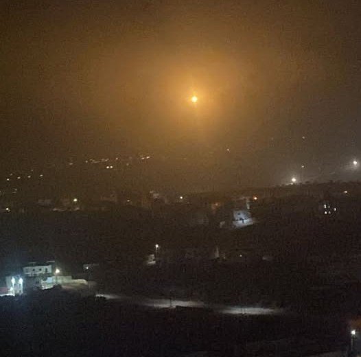 الاحتلال يحاصر منزلا في عقربا ويطلق النار وقذيفة «إنيرجا» باتجاهه