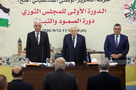 الرئيس في افتتاح الدورة الأولى للمجلس الثوري: مسؤوليتنا الأولى حماية شعبنا والحفاظ على وحدة أرضه ومؤسساته وإفشال التهجير والضم