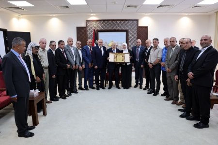 الرئيس عباس يستقبل رؤساء البلديات والمجالس المحلية لمحافظة القدس