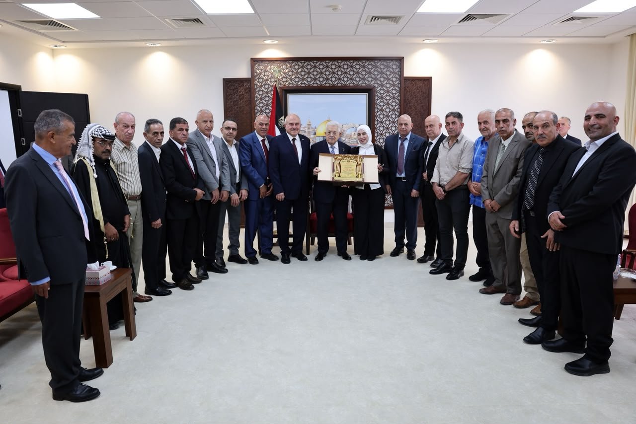 الرئيس عباس يستقبل رؤساء البلديات والمجالس المحلية لمحافظة القدس
