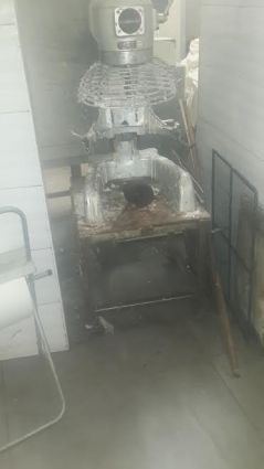 الاقتصاد تغلق مصنعا للحلويات في رام الله