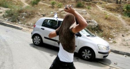 بيت لحم: اصابة مستوطنة جراء رشق سيارتها بالزجاجات الحارقة