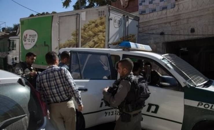 الاحتلال يستدعي عشرة مواطنين من الخليل لمراجعة مخابراته
