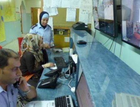 الشرطة تحقق أمنية سيدة فلسطينية