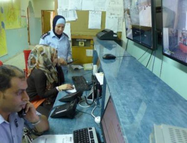 الشرطة تحقق أمنية سيدة فلسطينية