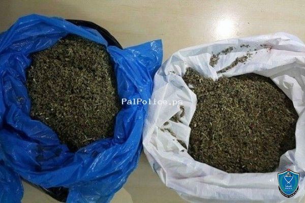 الشرطة تقبض على 3 أشخاص وتضبط بحوزتهم كيلو ونصف من المخدرات