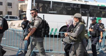 اعتقال فتاة من الأقصى بزعم حيازتها 'سكينا'
