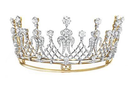 بالصور:ممثلة فلسطين في مسابقة ملكة جمال الأرض تدعو للتصويت لها