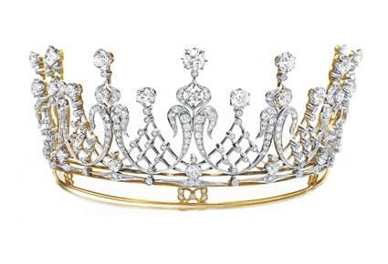 بالصور:ممثلة فلسطين في مسابقة ملكة جمال الأرض تدعو للتصويت لها