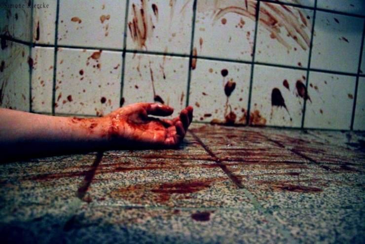 فتاة أردنيّة تناولت 'الفول' مع والدتها ثمّ غرست سكيناً في صدر امها