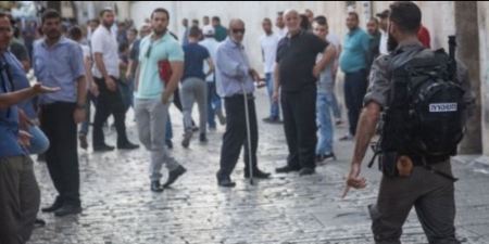 فلسطينيون يضربون يهوديين في القدس