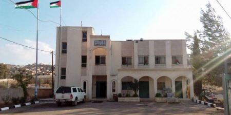 بلدية طمون توضح ببيان للرأي العام حول تعرض مواطنين للخطف والاستيلاء على مركباتهم