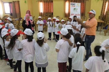كي لاننسى وابداع المعلم والحق باللعب ينظمون يوم ترفيهي للأطفال فعالية تحت شعار ( من حقي أن العب دون قيود )
