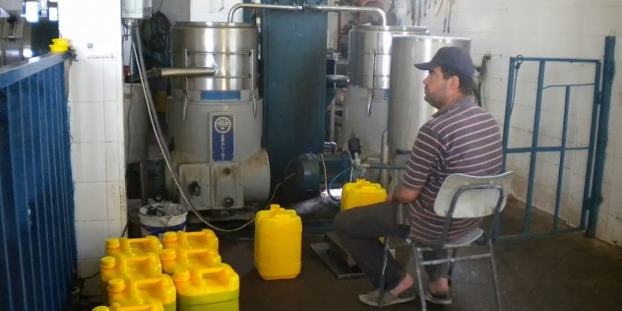  تحذير من إستخدام الجالونات البلاستيكية لحفظ الزيت