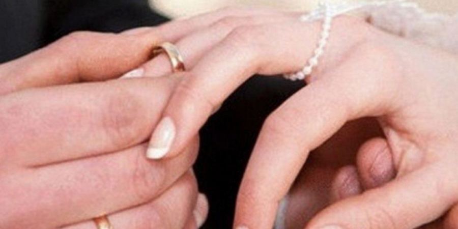 في الخليل .... هذا ما فعله عريس ب عروسته بعد ساعات من الخطوبه 