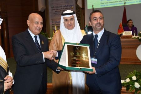 الرباط: عوض يتسلم جائزة السعودية للإدارة البيئية