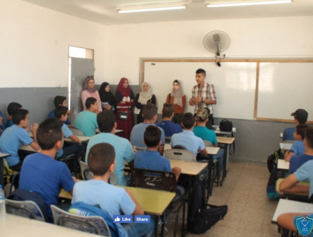 لشرطة وبالشراكة مع جامعة القدس المفتوحة ينفذان محاضرة توعية ضمن مشروع التوعية المجتمعية الأول لطلبة الجامعة في جنين