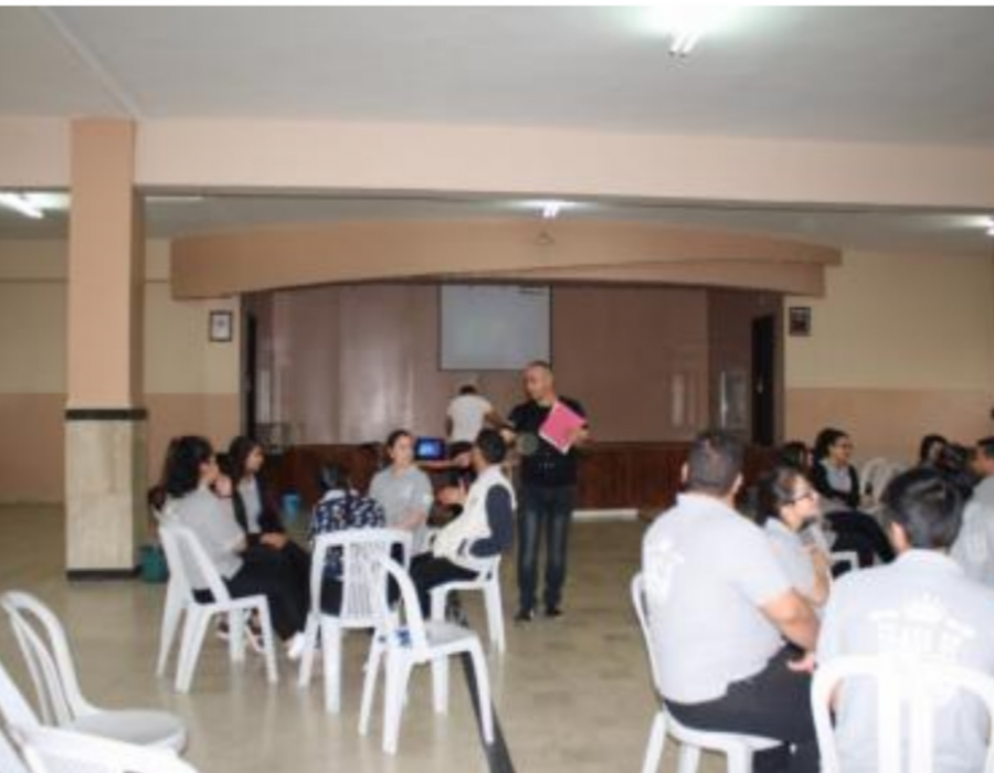 الشرطة تنظم محاضرة في مدرسة دير اللاتين حول المخدرات وسبل الوقاية في جنين