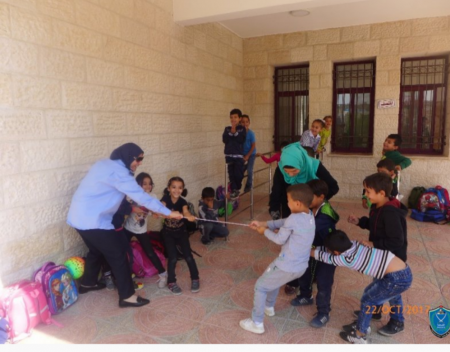  الشرطة تلتقي مجموعة من طلبة المرحلة الأساسية واطفال روضة زهرة المدائن في جنين