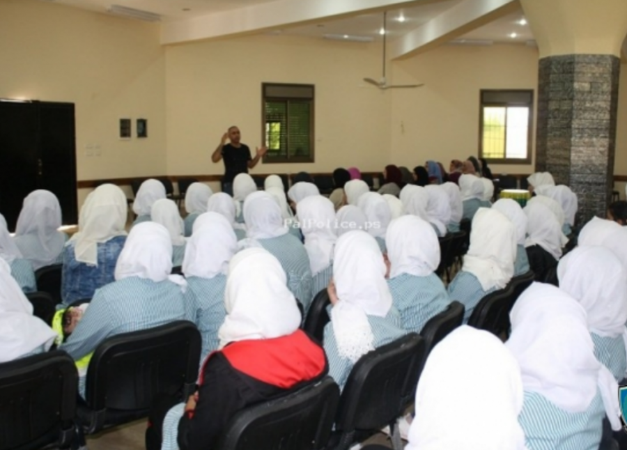الشرطة تنظم محاضرة توعية ل 85 من امهات وطالبات مدارس عجه حول افة المخدرات في جنين