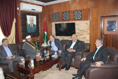  الوزير ادعيس يبحث مع الأئمة وخطباء المساجد الأوضاع الراهنة وتحسين وضعهم الوظيفي