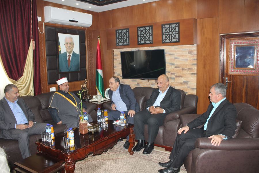  الوزير ادعيس يبحث مع الأئمة وخطباء المساجد الأوضاع الراهنة وتحسين وضعهم الوظيفي